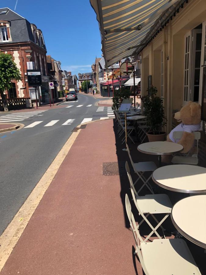 Hotel Le Normand Houlgate Exterior photo